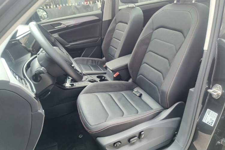 Used Volkswagen Tayron 2022 330TSI Two-Wheel Drive Luxury Connect Plus Version Left Front Seat