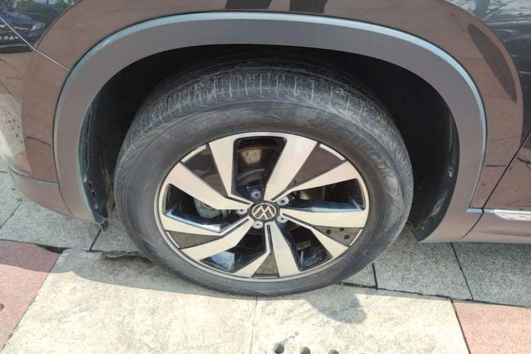 Used Volkswagen Tayron 2022 330TSI Two-Wheel Drive Luxury Smart Connectivity Version Left Front Wheel Hub