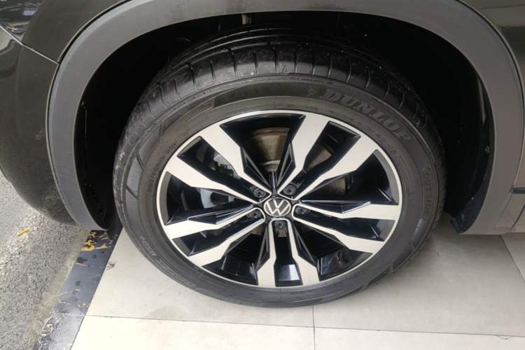 Used Volkswagen Tayron 2022 380TSI Four-Wheel Drive R-Line Connected Version Left Front Wheel Hub