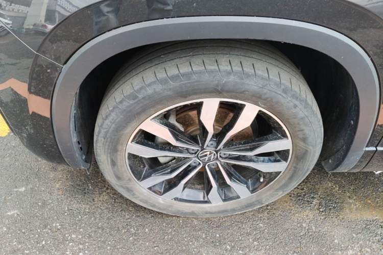 Used Volkswagen Tayron 2022 380TSI Four-Wheel Drive R-Line Connected Version Left Front Wheel Hub