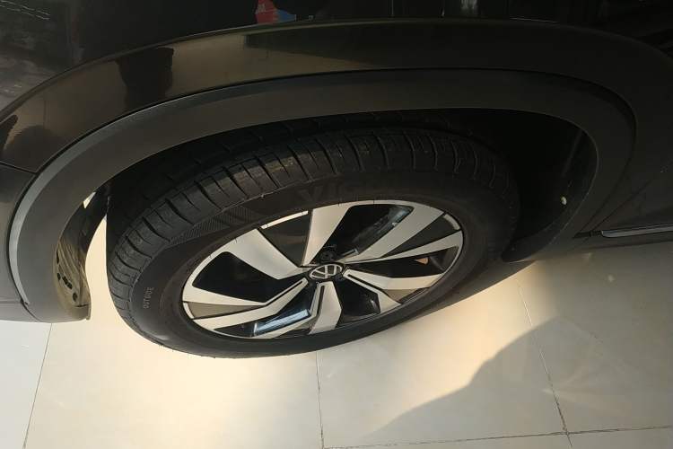 Used Volkswagen Tayron 2022 280TSI Two-Wheel Drive Luxury Smart Connectivity Version Left Front Wheel Hub