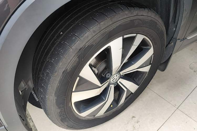 Used Volkswagen Tayron 2022 280TSI Two-Wheel Drive Luxury Smart Connectivity Version Left Front Wheel Hub