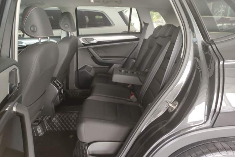 Used Volkswagen Tayron 2022 330TSI Two-Wheel Drive Luxury Smart Connectivity Version Left Rear Seat