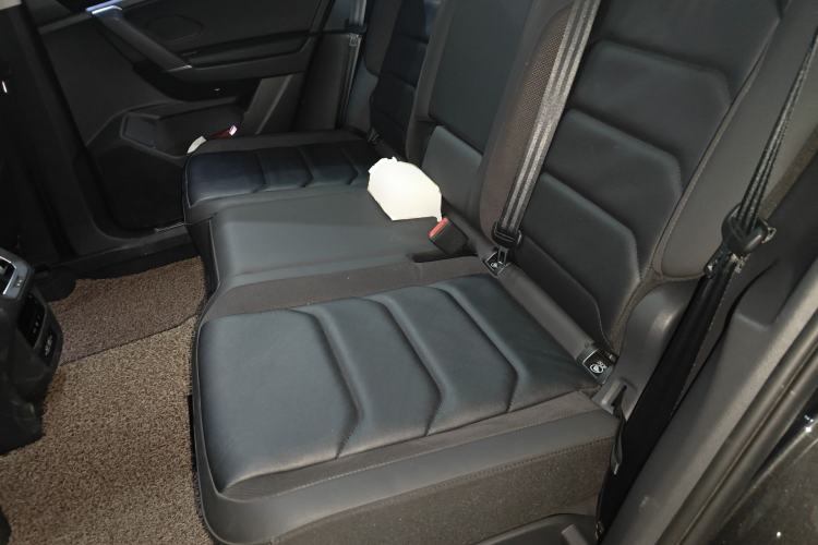 Used Volkswagen Tayron 2022 330TSI Two-Wheel Drive Luxury Smart Connectivity Version Left Rear Seat