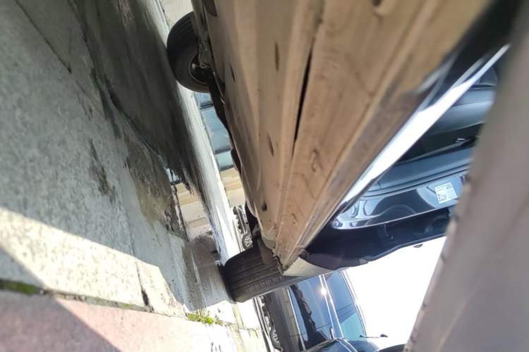 Used Volkswagen Tayron 2022 330TSI Two-Wheel Drive Luxury Smart Connectivity Version Left Side Sill