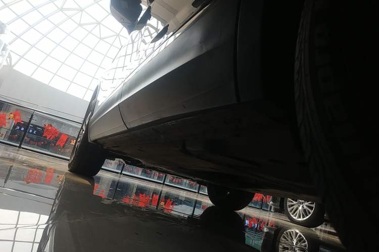 Used Volkswagen Tayron 2022 280TSI Two-Wheel Drive Luxury Smart Connectivity Version Left Side Sill
