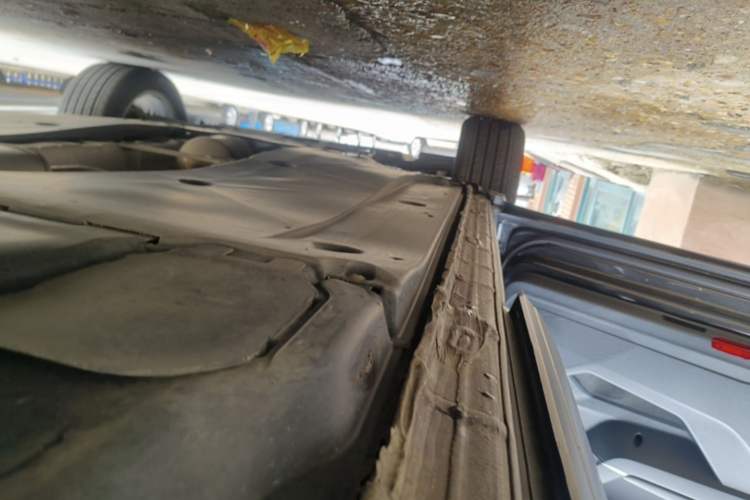 Used Volkswagen Tayron 2022 330TSI Two-Wheel Drive Luxury Connect Plus Version Left Side Sill