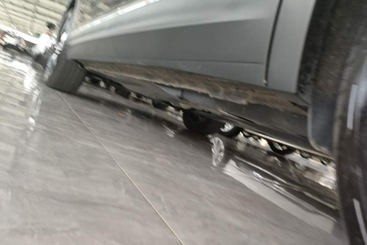 Used Volkswagen Tayron 2022 330TSI Two-Wheel Drive Luxury Smart Connectivity Version Left Side Sill