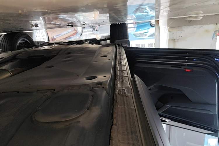 Used Volkswagen Tayron 2022 280TSI Two-Wheel Drive Luxury Smart Connectivity Version Left Side Sill
