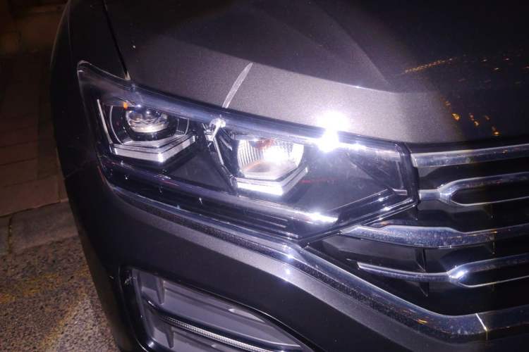 Used Volkswagen Tayron 2022 280TSI Two-Wheel Drive Luxury Smart Connectivity Version Right Front Headlight