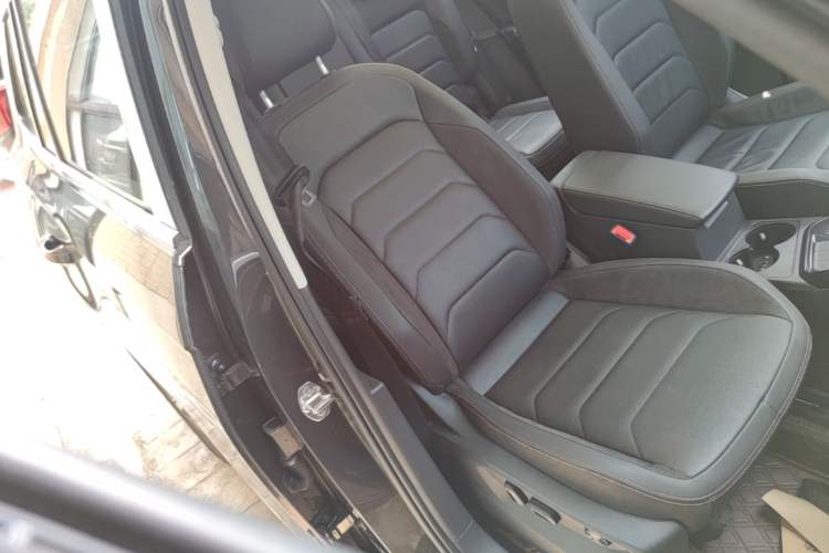 Used Volkswagen Tayron 2022 330TSI Two-Wheel Drive Luxury Smart Connectivity Version Right Front Seat