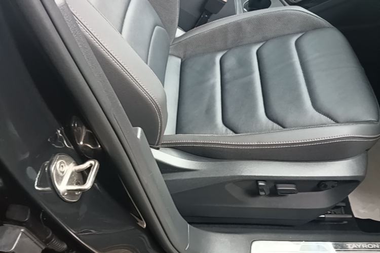Used Volkswagen Tayron 2022 330TSI Two-Wheel Drive Luxury Connect Plus Version Right Front Seat