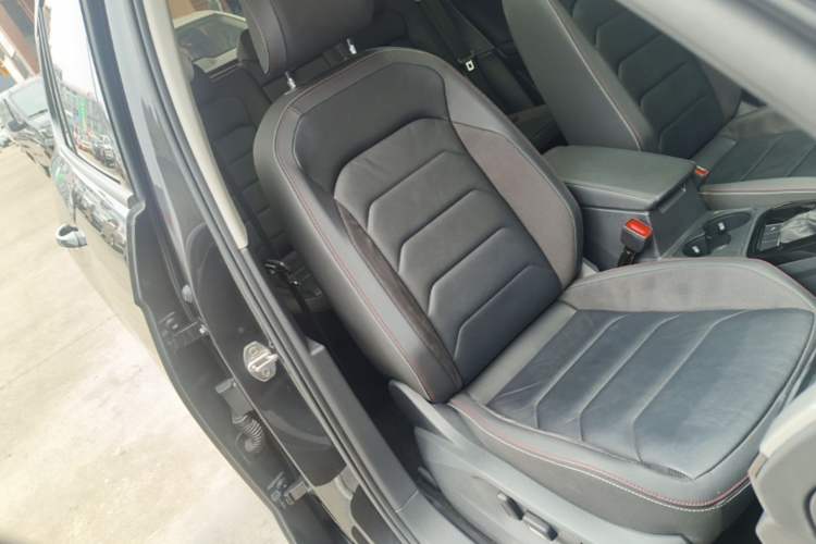 Used Volkswagen Tayron 2022 330TSI Two-Wheel Drive Luxury Connect Plus Version Right Front Seat