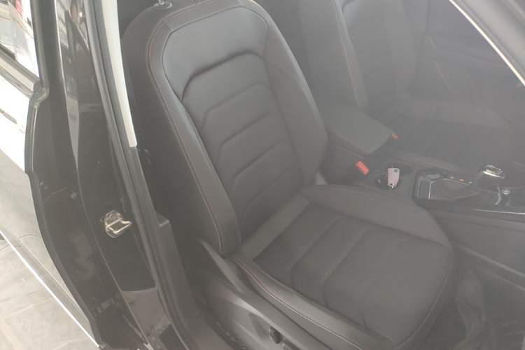 Used Volkswagen Tayron 2022 330TSI Two-Wheel Drive Luxury Smart Connectivity Version Right Front Seat