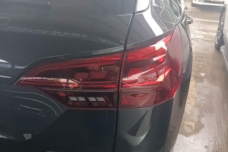 Used Volkswagen Tayron 2022 330TSI Two-Wheel Drive Luxury Connect Plus Version Right Rear Taillight
