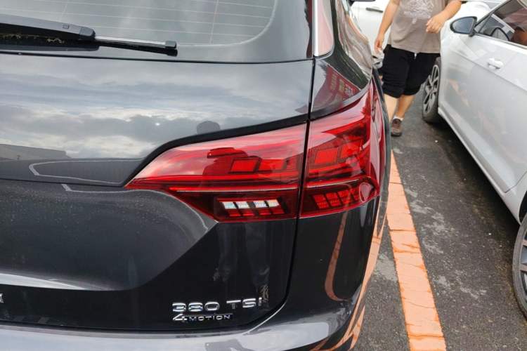 Used Volkswagen Tayron 2022 380TSI Four-Wheel Drive R-Line Connected Version Right Rear Taillight