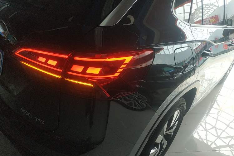 Used Volkswagen Tayron 2022 280TSI Two-Wheel Drive Luxury Smart Connectivity Version Right Rear Taillight
