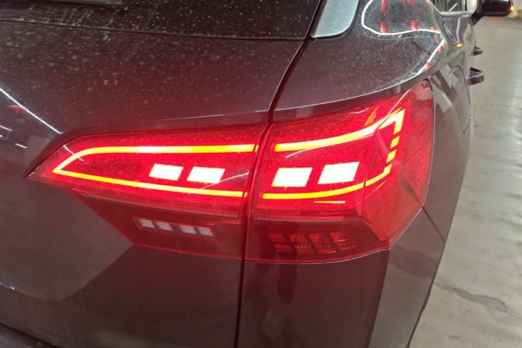 Used Volkswagen Tayron 2022 280TSI Two-Wheel Drive Luxury Smart Connectivity Version Right Rear Taillight