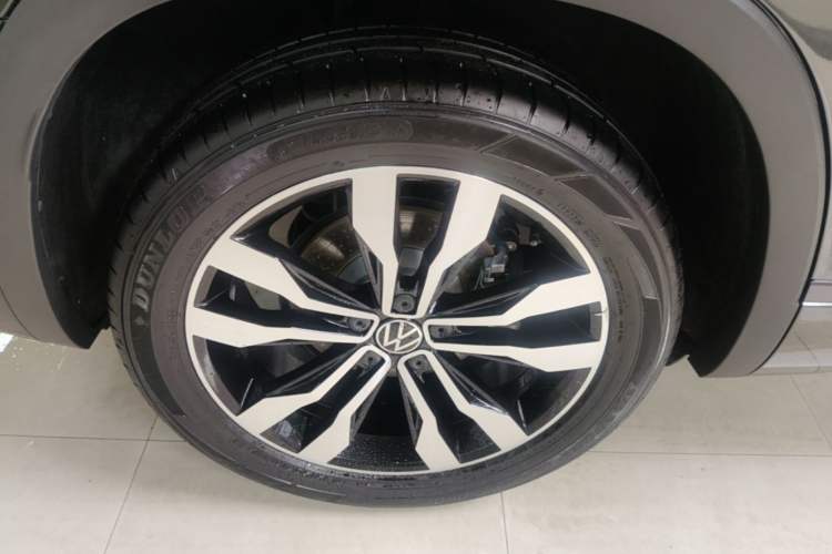 Used Volkswagen Tayron 2022 380TSI Four-Wheel Drive R-Line Connected Version Right Rear Wheel Hub