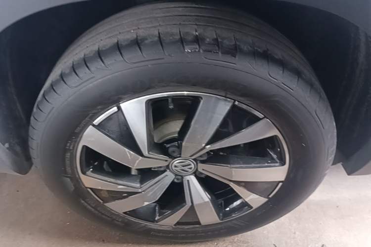 Used Volkswagen Tayron 2022 330TSI Two-Wheel Drive Luxury Connect Plus Version Right Rear Wheel Hub