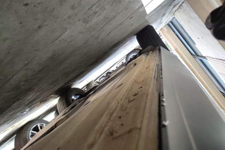Used Volkswagen Tayron 2022 330TSI Two-Wheel Drive Luxury Smart Connectivity Version Right Side Sill