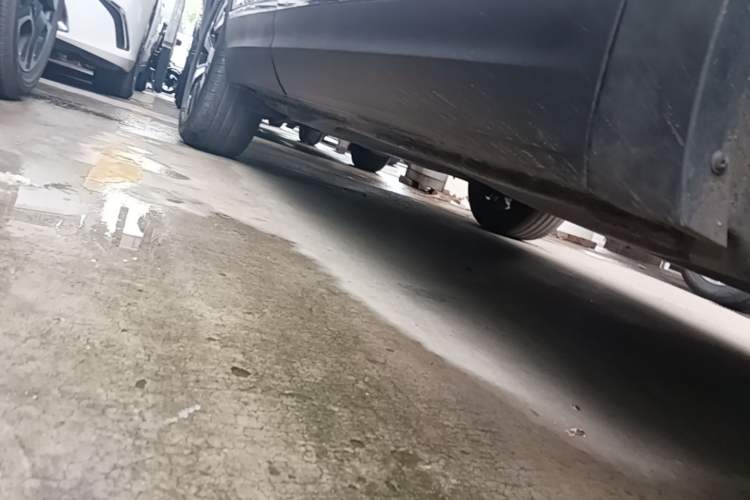 Used Volkswagen Tayron 2022 330TSI Two-Wheel Drive Luxury Connect Plus Version Right Side Sill