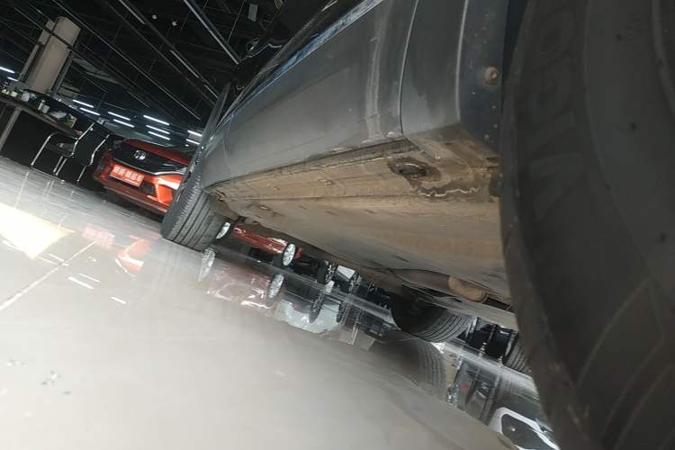 Used Volkswagen Tayron 2022 280TSI Two-Wheel Drive Luxury Smart Connectivity Version Right Side Sill