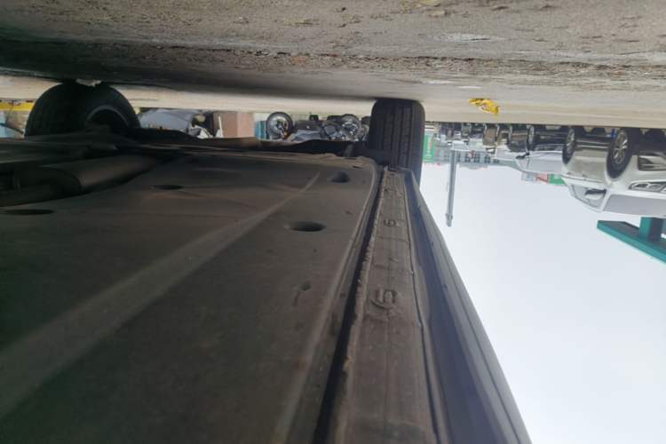 Used Volkswagen Tayron 2022 330TSI Two-Wheel Drive Luxury Connect Plus Version Right Side Sill