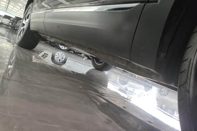 Used Volkswagen Tayron 2022 330TSI Two-Wheel Drive Luxury Smart Connectivity Version Right Side Sill