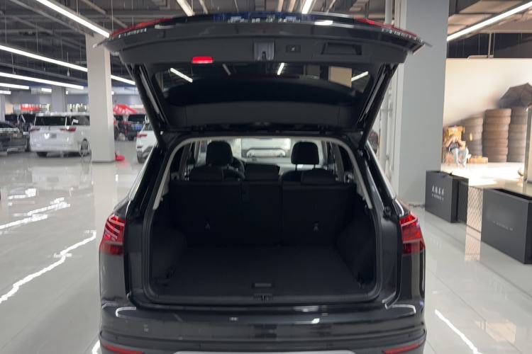 Used Volkswagen Tayron 2022 280TSI Two-Wheel Drive Luxury Smart Connectivity Version Trunk