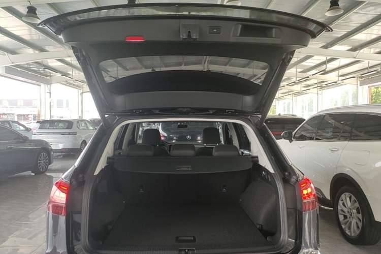 Used Volkswagen Tayron 2022 330TSI Two-Wheel Drive Luxury Smart Connectivity Version Trunk