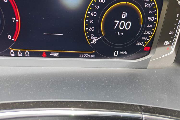 Used Volkswagen Tayron 2022 380TSI Four-Wheel Drive R-Line Connected Version Odometer Close Up