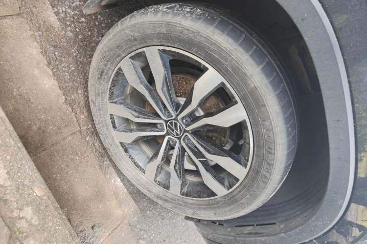 Used Volkswagen Tayron 2022 380TSI Four-Wheel Drive R-Line Connected Version Right Front Wheel Hub