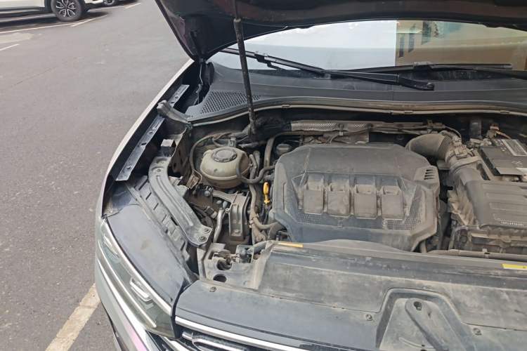 Used Volkswagen Tayron 2022 330TSI Two-Wheel Drive Luxury Smart Connectivity Version Engine Bay Right