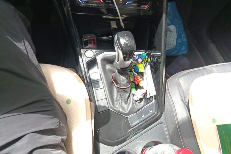 Used Volkswagen Tayron 2022 330TSI Two-Wheel Drive Luxury Smart Connectivity Version Gear Lever
