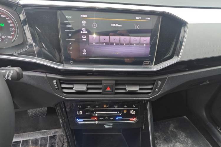 Used Volkswagen Tayron 2022 280TSI Two-Wheel Drive Luxury Smart Connectivity Version Audio And AC Panel