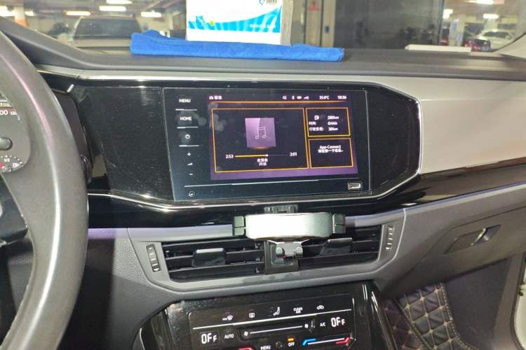 Used Volkswagen Tayron 2022 280TSI Two-Wheel Drive Luxury Smart Connectivity Version Audio And AC Panel