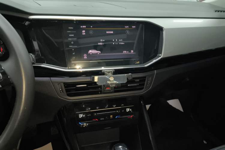 Used Volkswagen Tayron 2022 280TSI Two-Wheel Drive Luxury Smart Connectivity Version Audio And AC Panel