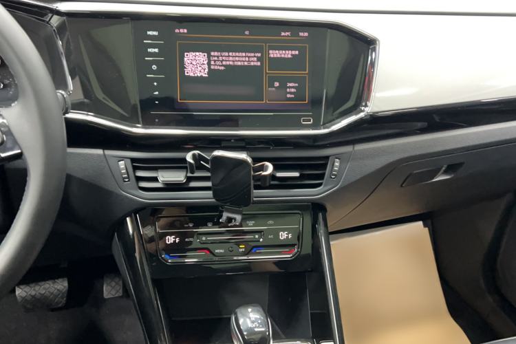 Used Volkswagen Tayron 2022 280TSI Two-Wheel Drive Luxury Smart Connectivity Version Audio And AC Panel