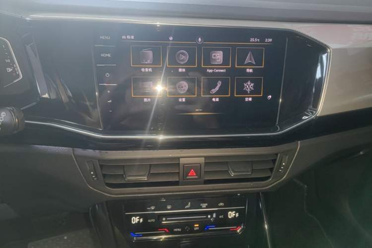 Used Volkswagen Tayron 2022 330TSI Two-Wheel Drive Luxury Smart Connectivity Version Audio And AC Panel