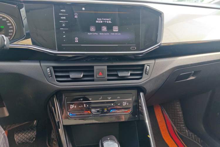 Used Volkswagen Tayron 2022 330TSI Two-Wheel Drive Luxury Smart Connectivity Version Audio And AC Panel