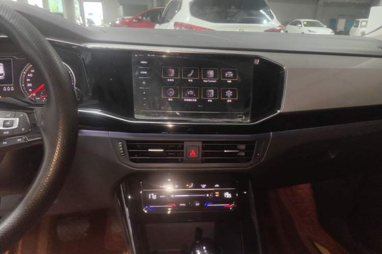 Used Volkswagen Tayron 2022 280TSI Two-Wheel Drive Luxury Smart Connectivity Version Audio And AC Panel