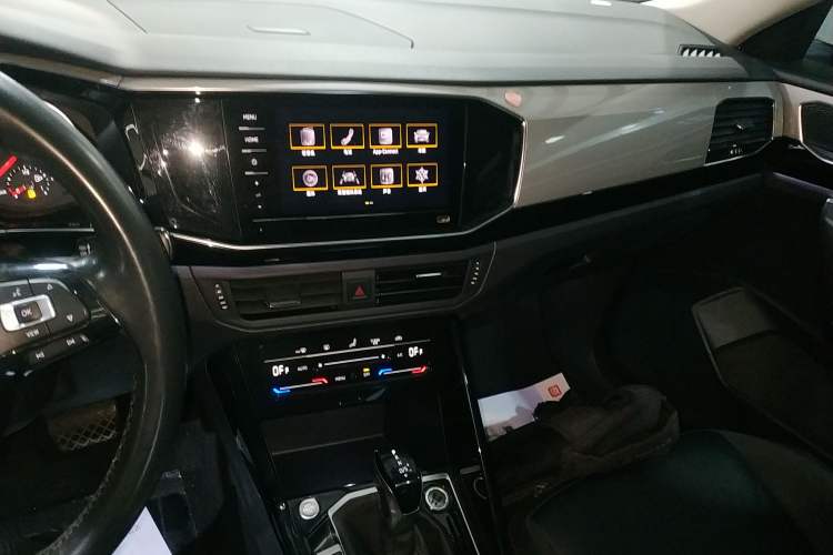 Used Volkswagen Tayron 2022 280TSI Two-Wheel Drive Luxury Smart Connectivity Version Audio And AC Panel
