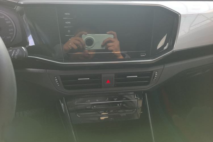 Used Volkswagen Tayron 2022 280TSI Two-Wheel Drive Luxury Smart Connectivity Version Audio And AC Panel