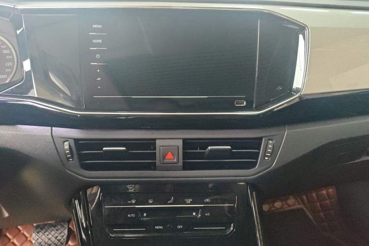 Used Volkswagen Tayron 2022 330TSI Two-Wheel Drive Luxury Smart Connectivity Version Audio And AC Panel