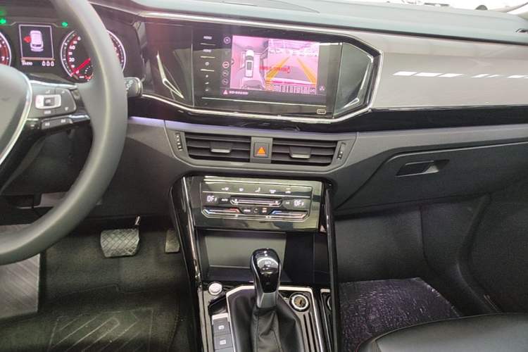 Used Volkswagen Tayron 2022 330TSI Two-Wheel Drive Luxury Smart Connectivity Version Audio And AC Panel
