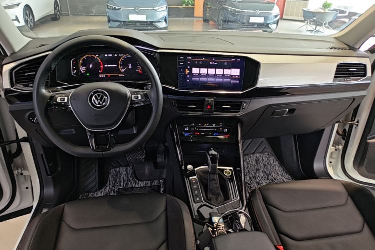 Used Volkswagen Tayron 2022 330TSI Two-Wheel Drive Luxury Smart Connectivity Version Center Console