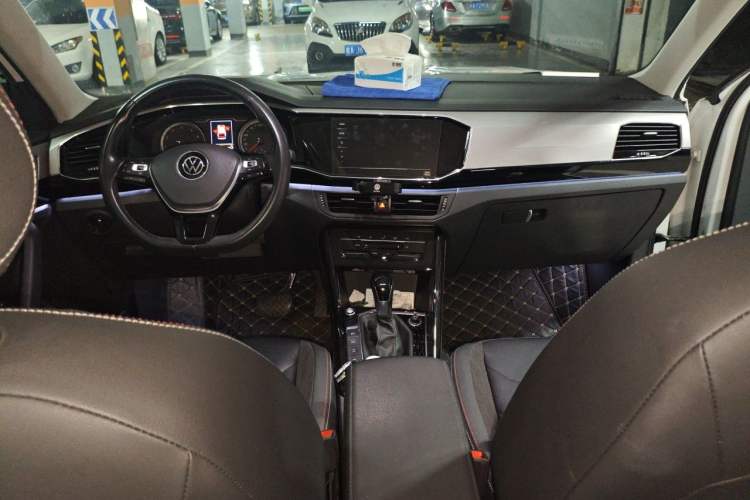 Used Volkswagen Tayron 2022 280TSI Two-Wheel Drive Luxury Smart Connectivity Version Center Console