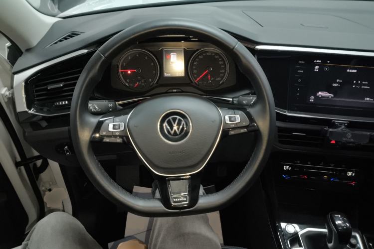 Used Volkswagen Tayron 2022 280TSI Two-Wheel Drive Luxury Smart Connectivity Version Center Console