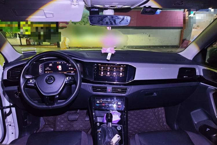 Used Volkswagen Tayron 2022 330TSI Two-Wheel Drive Luxury Smart Connectivity Version Center Console